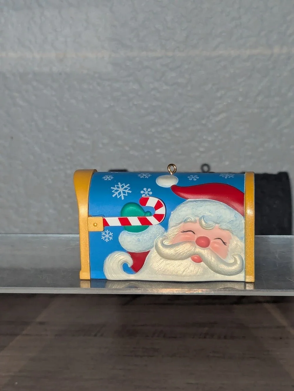 2011 Hallmark Keepsake Interactive Letters to Santa Mailbox Ornament